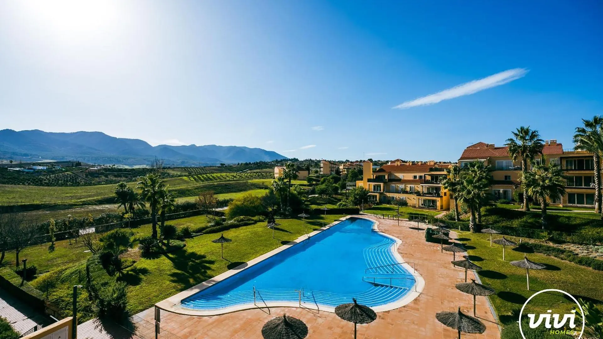 Vivi Homes - Casa Duque Pool, Gym, Terrace & Golf Alhaurín de la Torre Daire